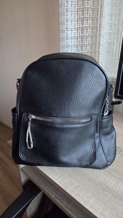 Черна дамска раница