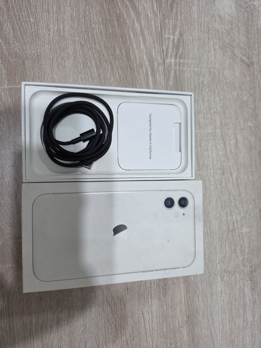 Продам 11 айфон срочно