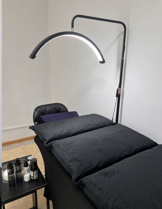 Сдам место кушетку мастерам