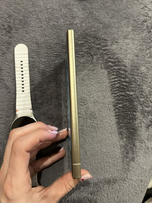 Samsung Galaxy S 24 Ultra и Galaxy Watch 7