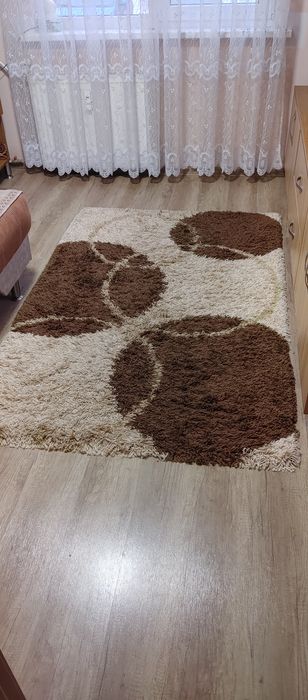 Vand covor  culoare maro/ bej dimensiune. 200cm×130cm, in stare f