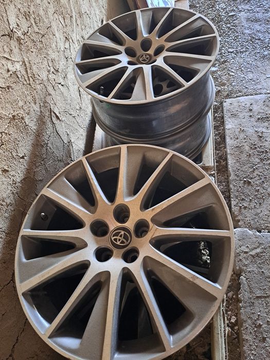 Диск на 19 ,на таёта хайландер