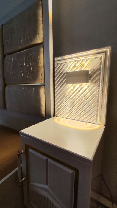 Двухспальная кровать с 2 тумбочками