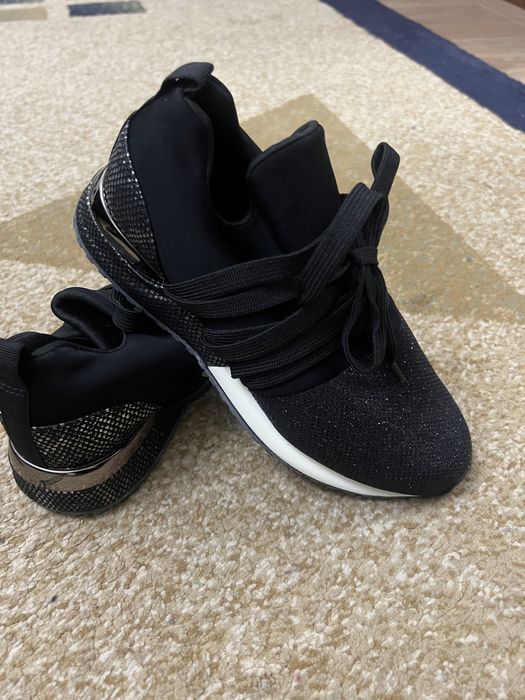 Кроссовки женские