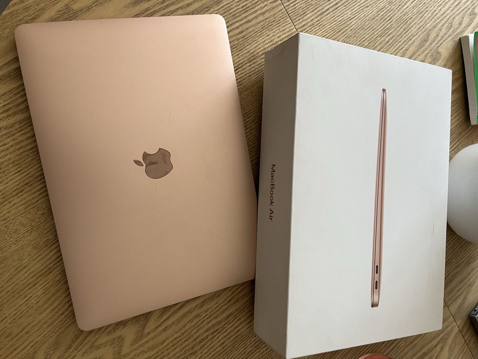 Продам Мак бук Macbook 2018 года