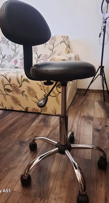 Scaun cosmetic cu spatar