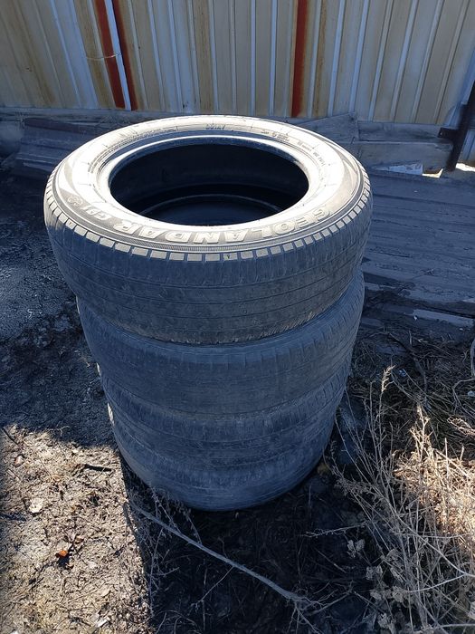 Продам летние резины на 17
