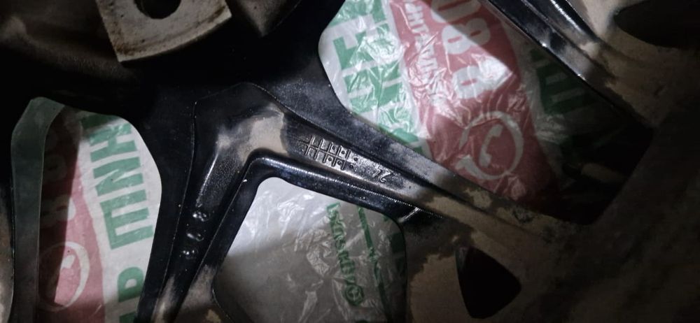 Диски с резиной.