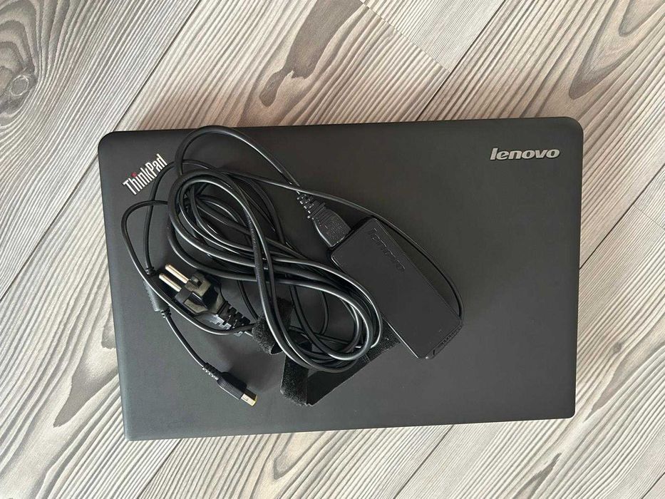 Vand Laptop Lenovo ThinkPad Edge, Windows 10 Pro cu licenta si SSD