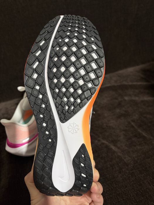 Кроссовки новые Nike