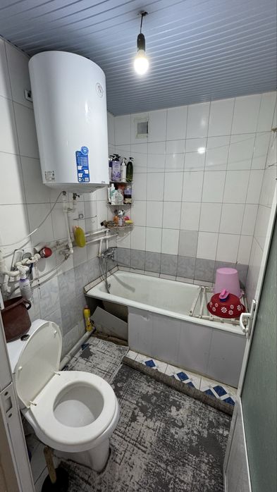 Uy sotiladi! 1 xona 2 xona qlingan. Fargona shaharda