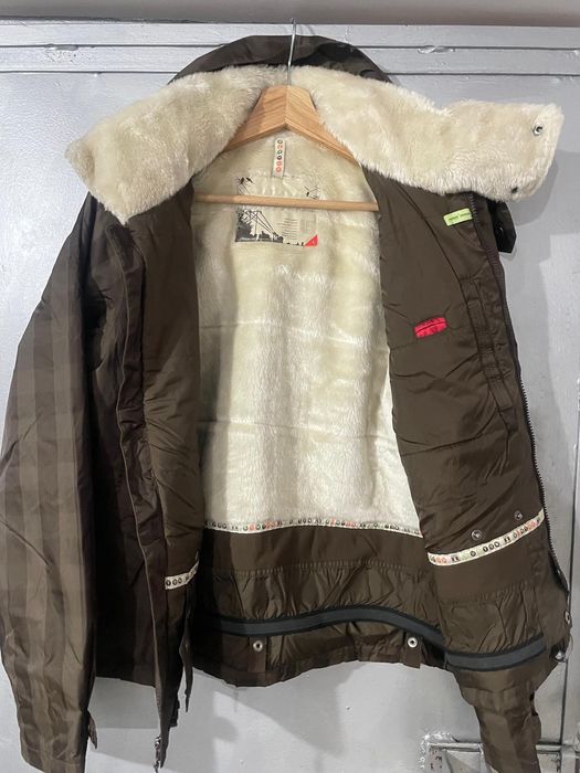 Geaca Burton marimea L cu interior blana