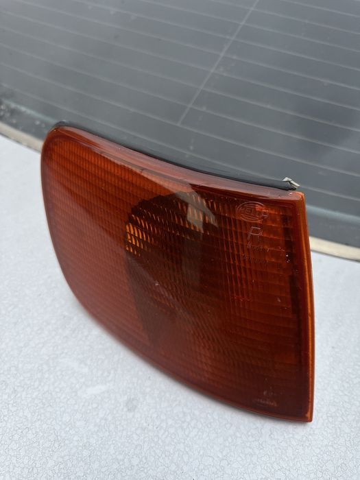 Продам поворотник ауди С4 100