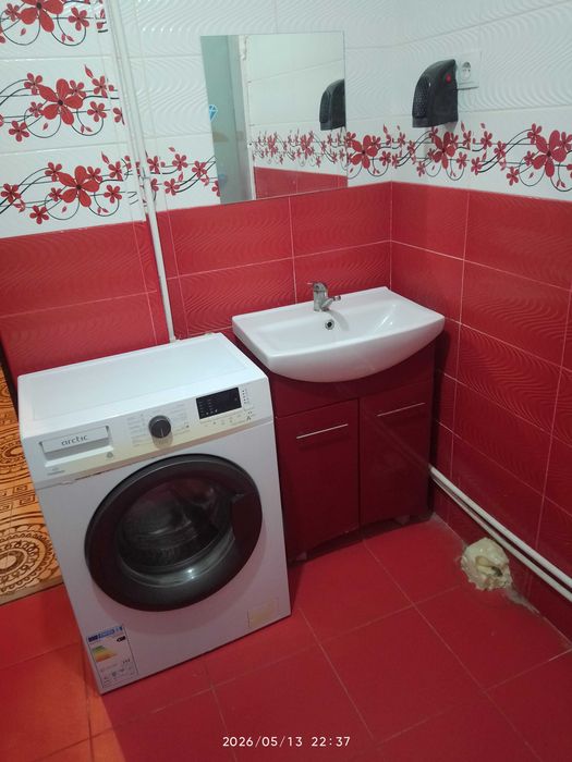 Închiriez apartament cu 2 camere