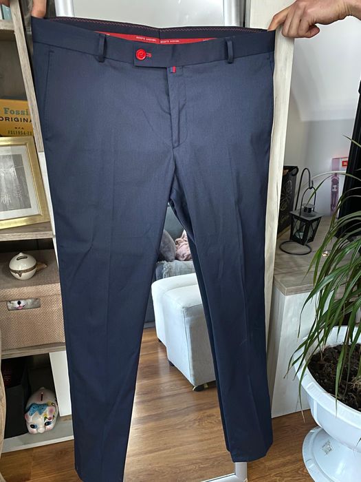 Pantaloni de costum eleganti
