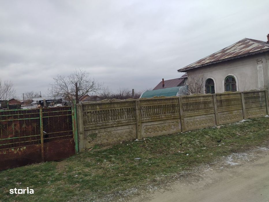 Teren intravilan 1080 mp + casa demolabila Cosoveni