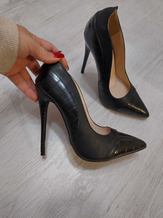 Обувки на висок ток