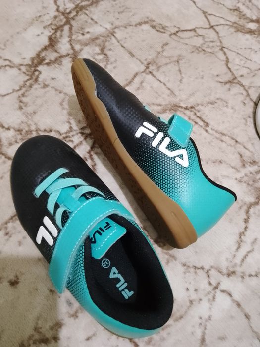 Продавам детски маратонки