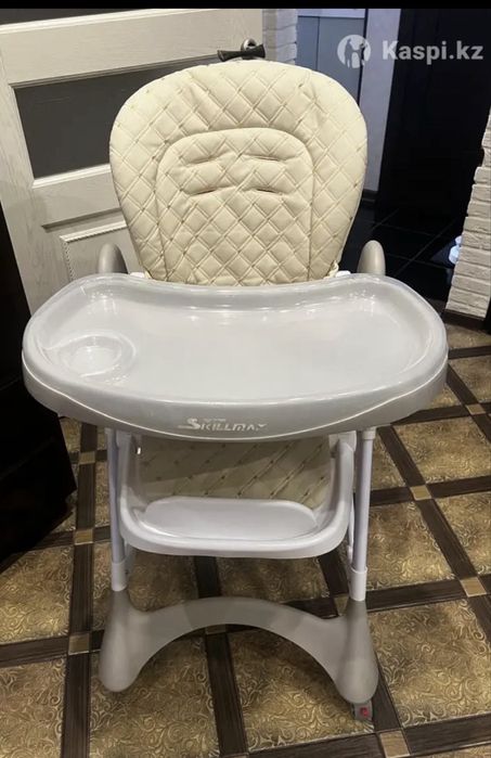 Детский стульчик для кормления