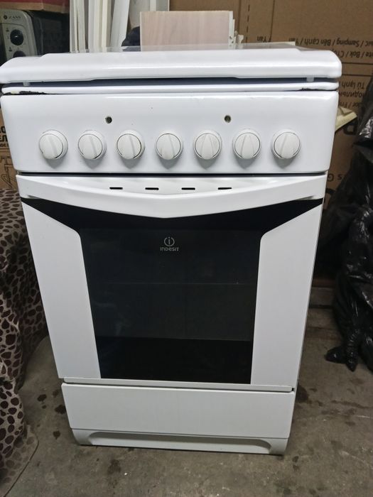 Продам эл.плиту Indesit