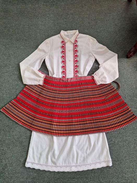 Народна носия 8-12 г. - 90 €