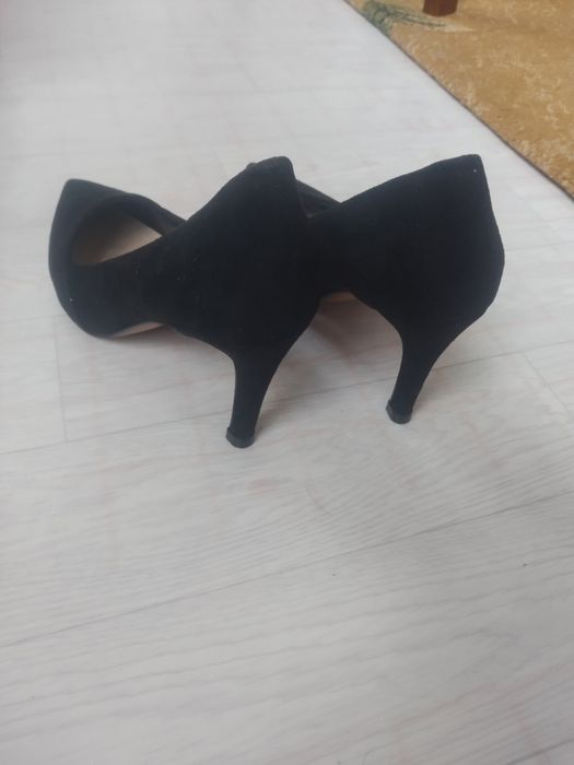 Продам женские туфли