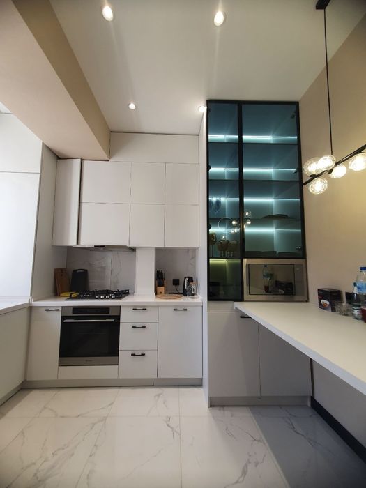 Мебель на заказ Кухонный гарнитур стиле Хай-тэк  Шкафы-купе спальный