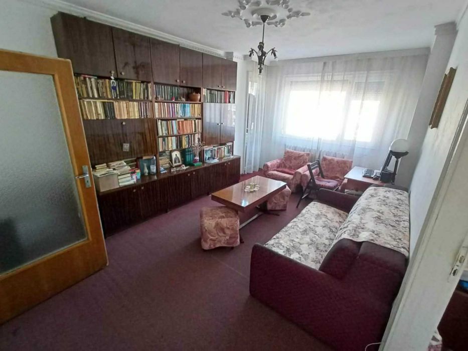 ид. център - тристаен