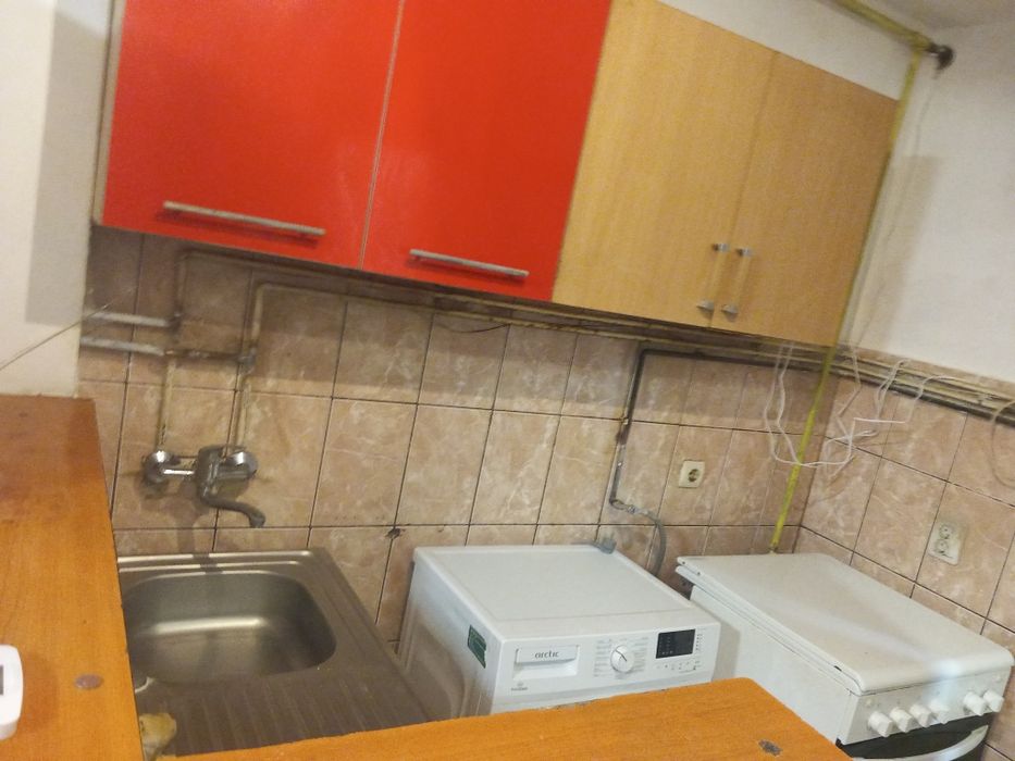 Închiriez garsoniera mobilata utilata in zona tractorul