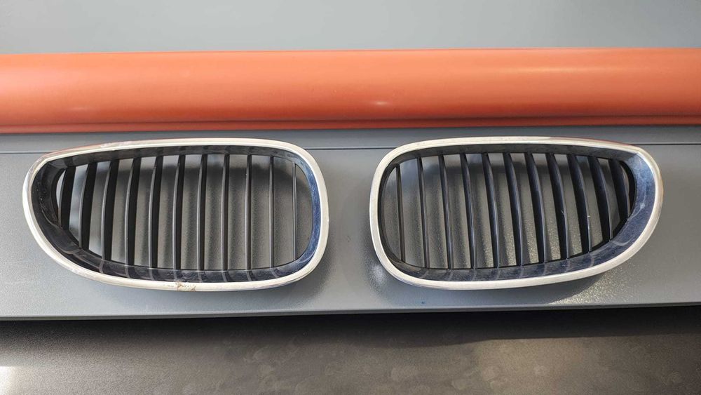 Grile bara fata BMW E60 OE originale, nari cromate, stare foarte buna