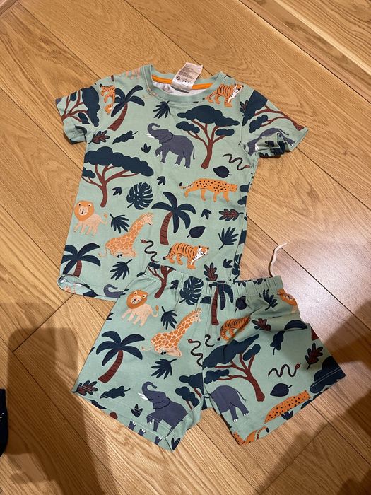 Комплекти -2-3 г от 10до 20€ бр на next и carters,хм -10€