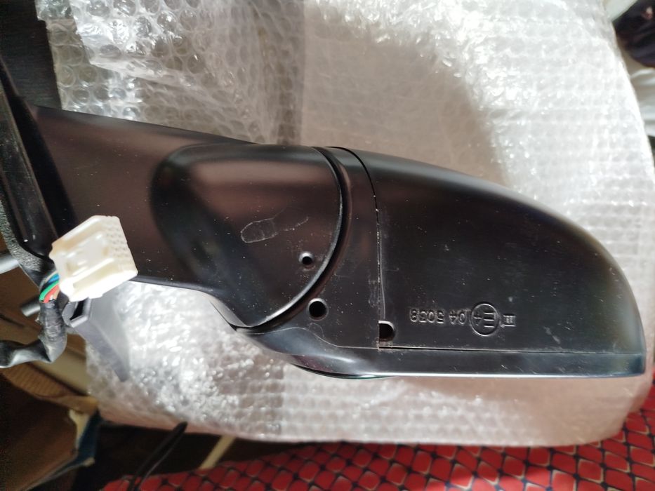 Продается зеркало автомобиля.