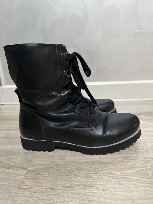 Продам кожанные женские ботинки