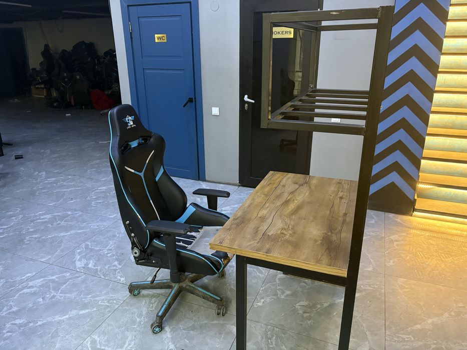 стол с игровым кресло
