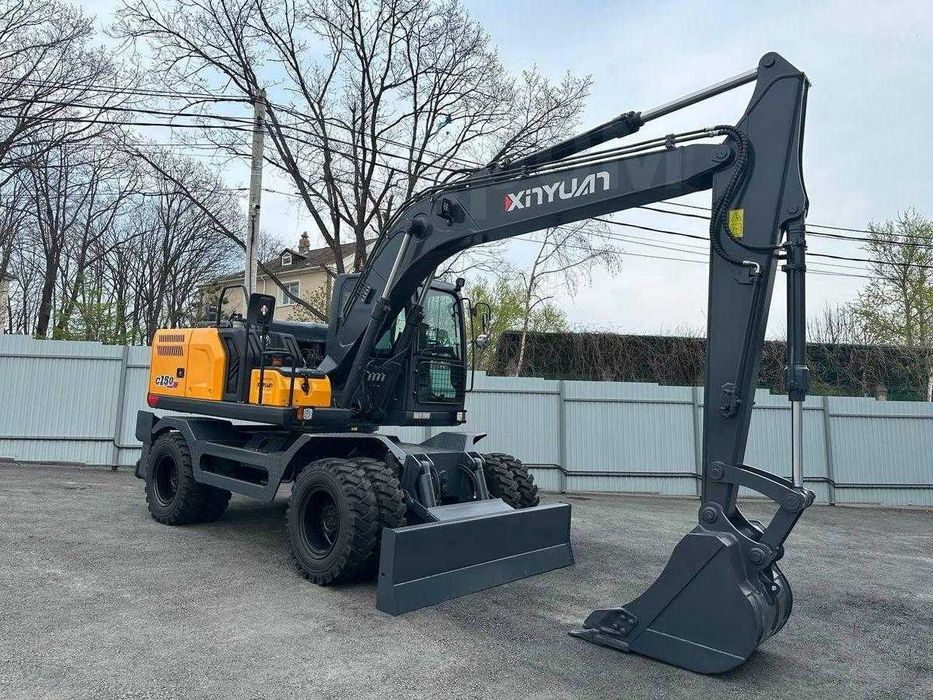 Колесный экскаватор XINYUAN C150W