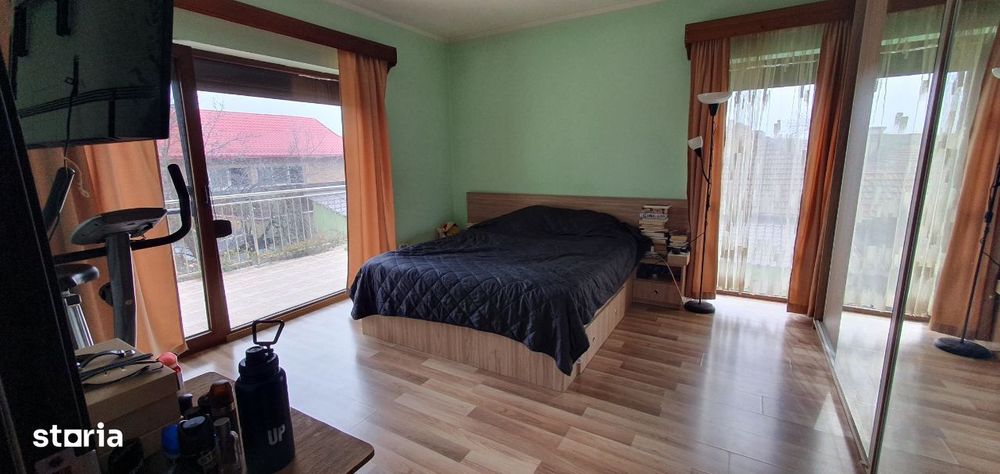 Proprietar vând casă individuală pe colț în zonă liniştită