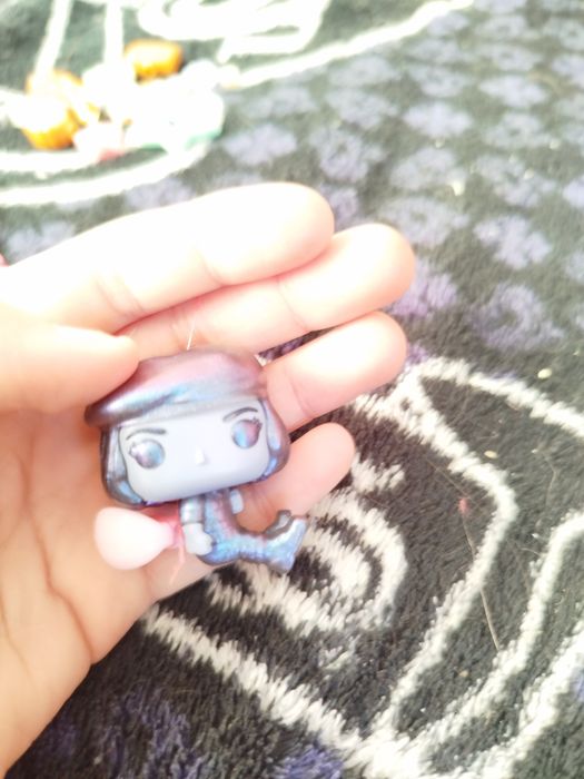 Брелок очень странные дела с Робин из изнанки