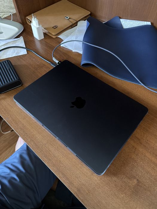 Продам Macbook air 13 M2 8/256