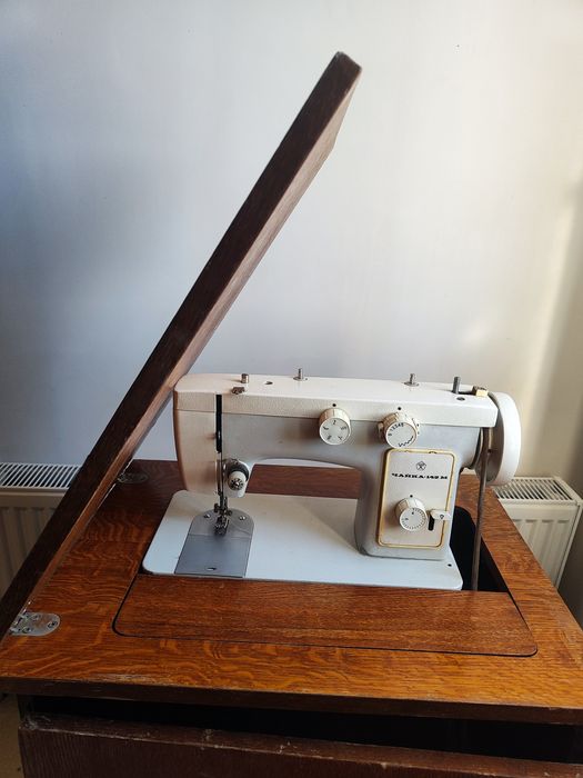 Срочно продается швейная машинка чайка 142м