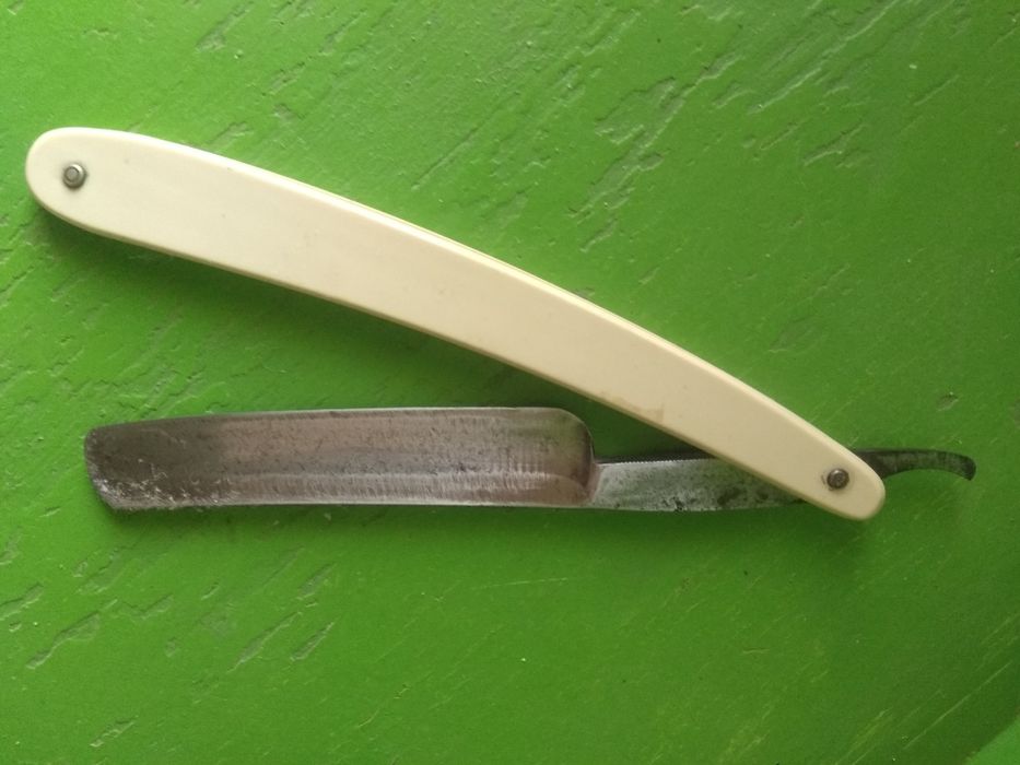 Бръснач,антика,но запазен