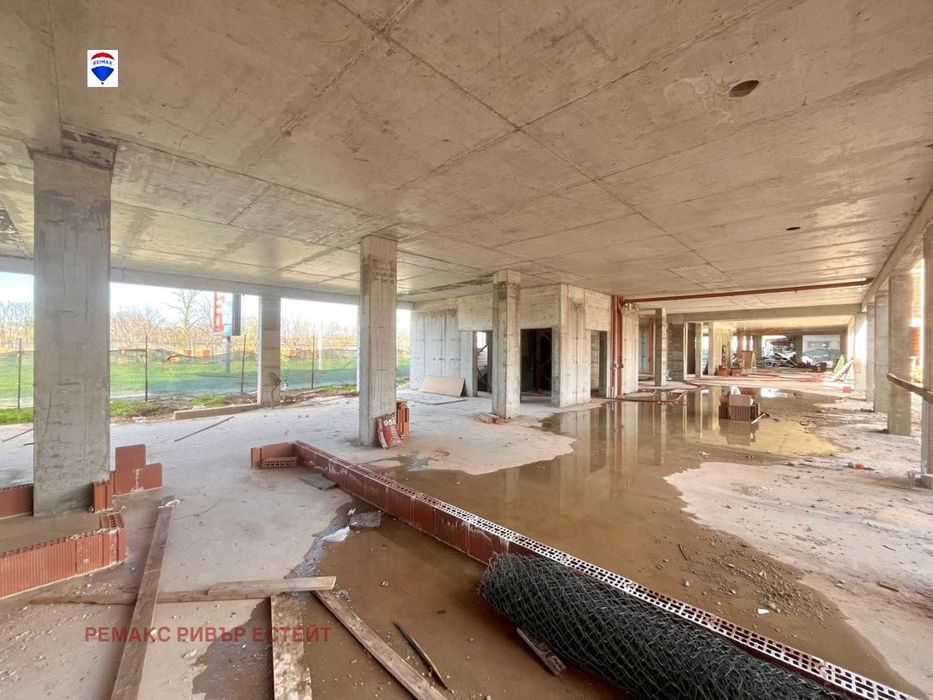 Продава се Офис в Русе, Родина 1 - 740 кв.м за 525 €/кв.м - Снимка #4