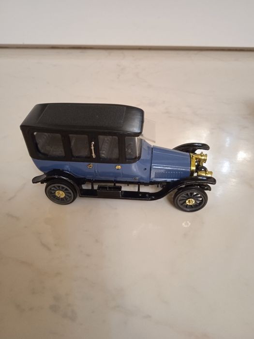 Модель автомобиля Руссо-Балт "Лимузин -Берлин"