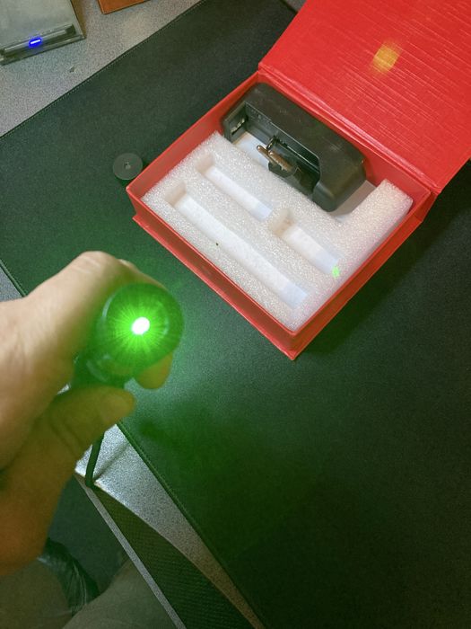 Laser verde puternic