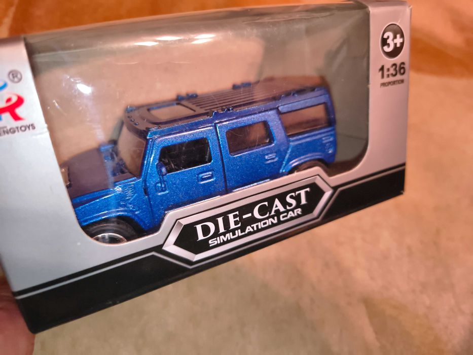 Jeep de jucărie metalic Die Cast pe albastru