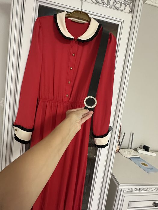 Шикарное красное платье