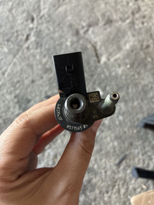 Injector injectoare b57d30 cod8571565