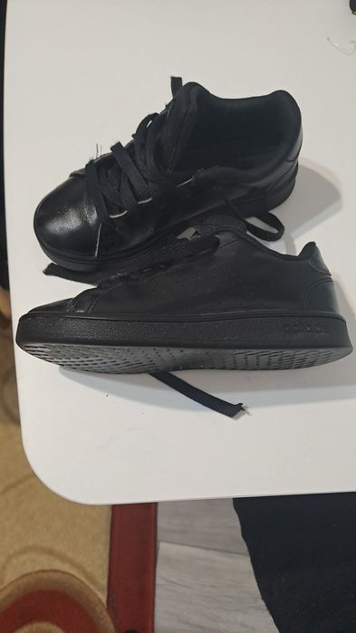 Adidas din piele ptr baieti