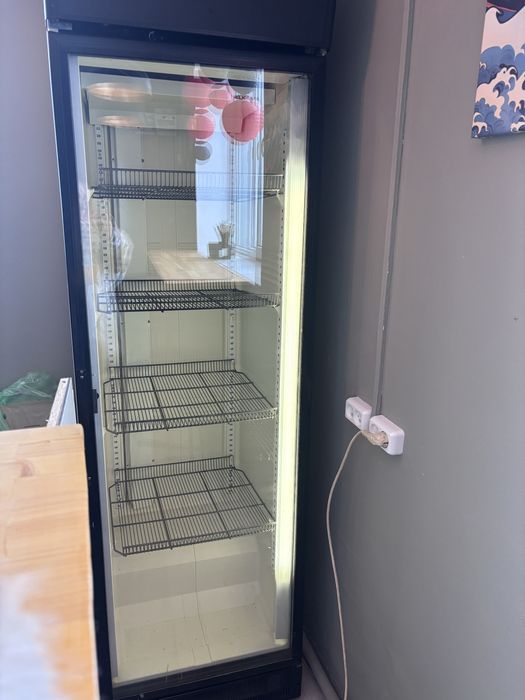 Витринный холодильник 130 тысч