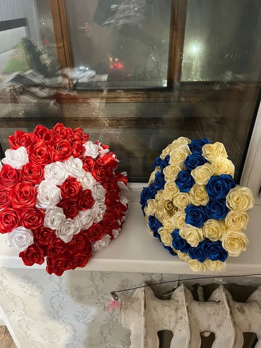 Продаю атласное розы 57 штук