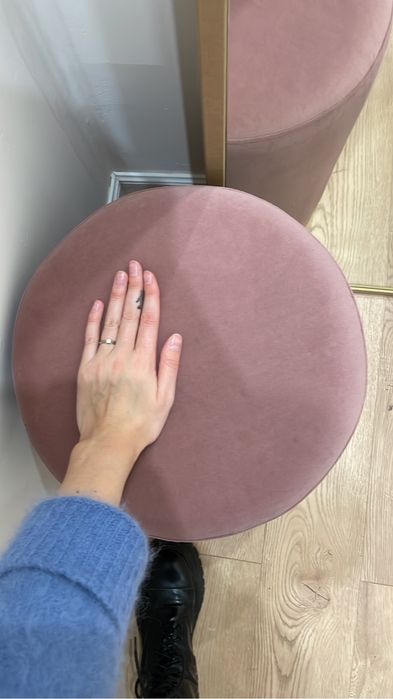 Пуфик маленький низкий